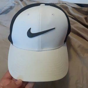 Men’s Nike golf hat